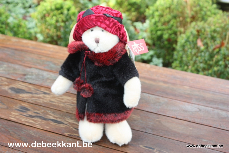 Authentiek beertje gekleed in bont. Met etiket.